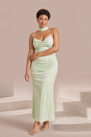 Robe longue vert clair à foulard | Porté sur une autre silhouette | Lounelle Paris