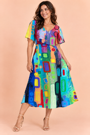 Robe longue bleue à col V | Porté sur une autre silhouette | Lounelle Paris