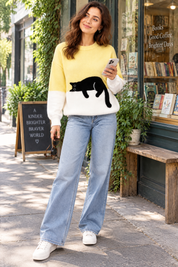 Pull oversize jaune à motif chat | Photo lifestyle | Lounelle Paris