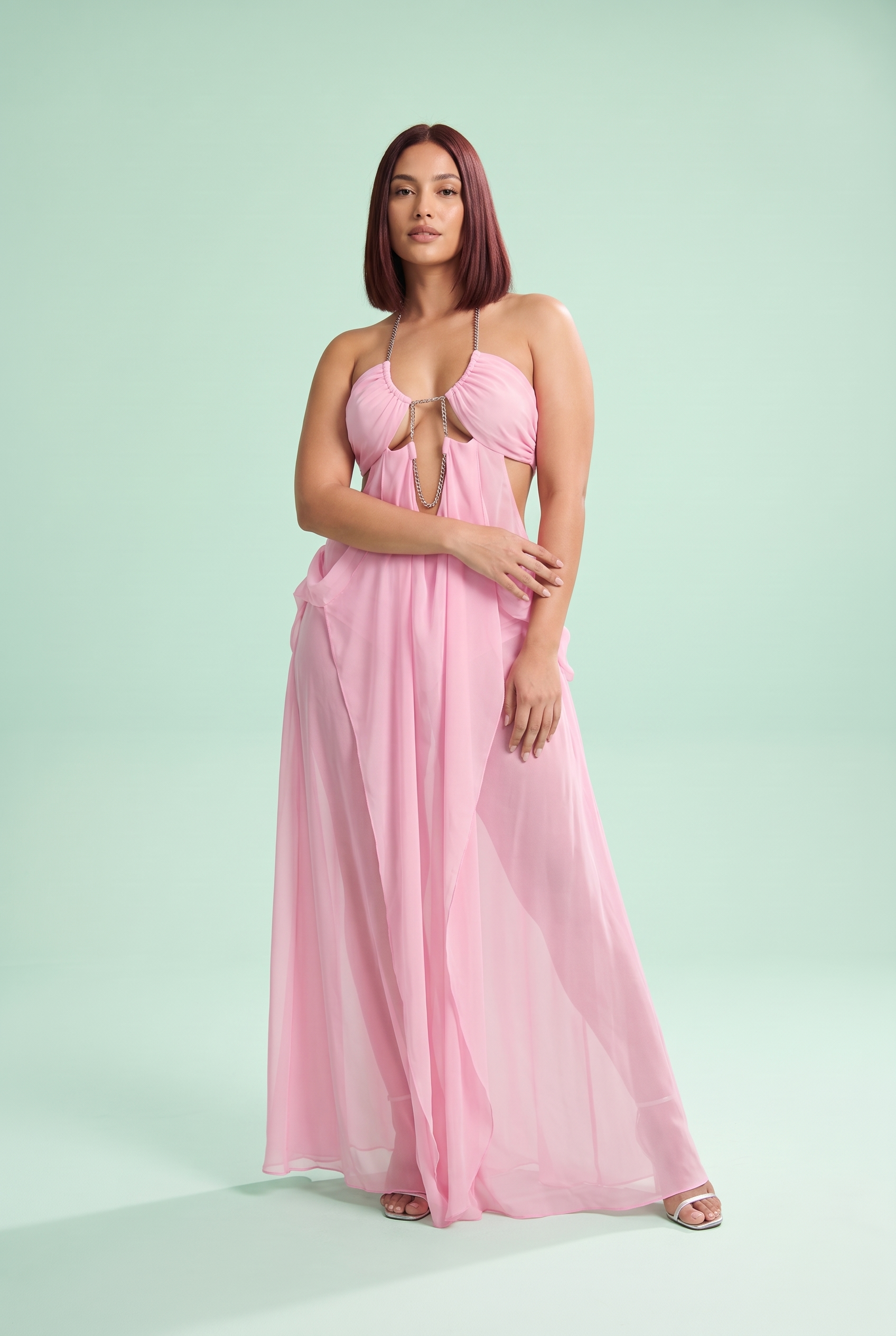Robe longue rose à encolure américaine, découpes et mesh transparent | Porté sur une autre silhouette | Lounelle Paris
