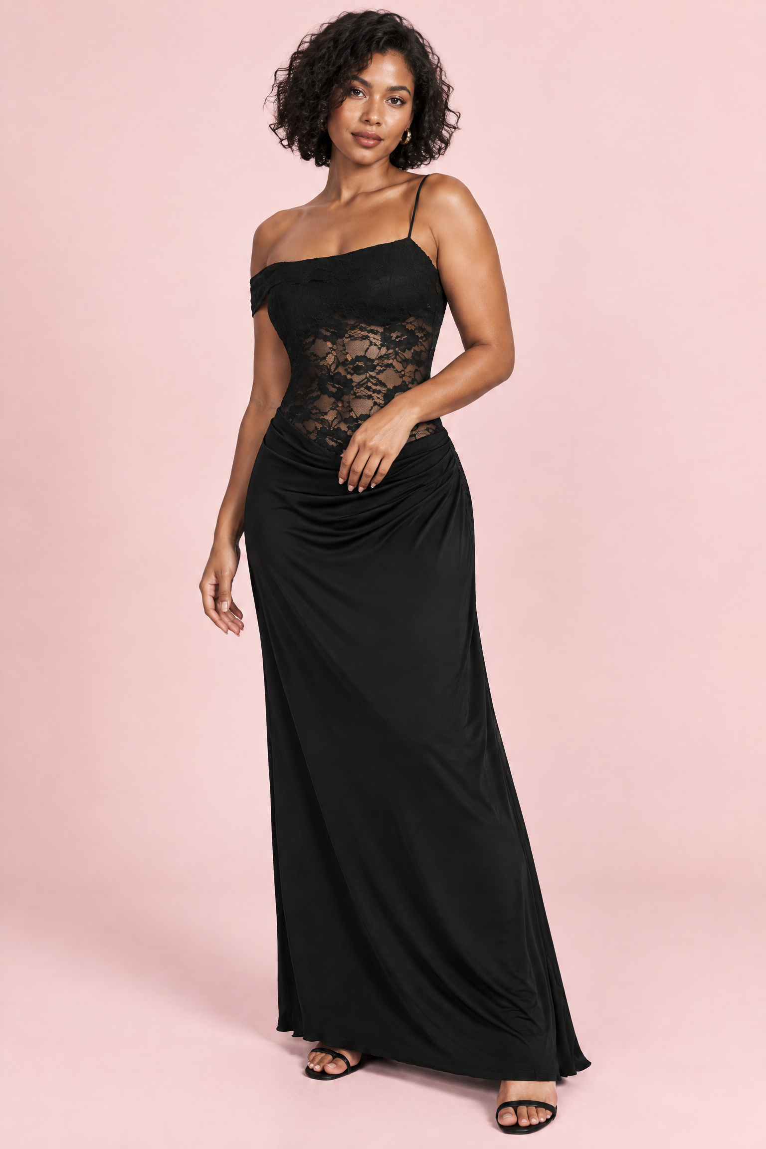Robe longue noire à empiècements en dentelle | Porté sur une autre silhouette | Lounelle Paris