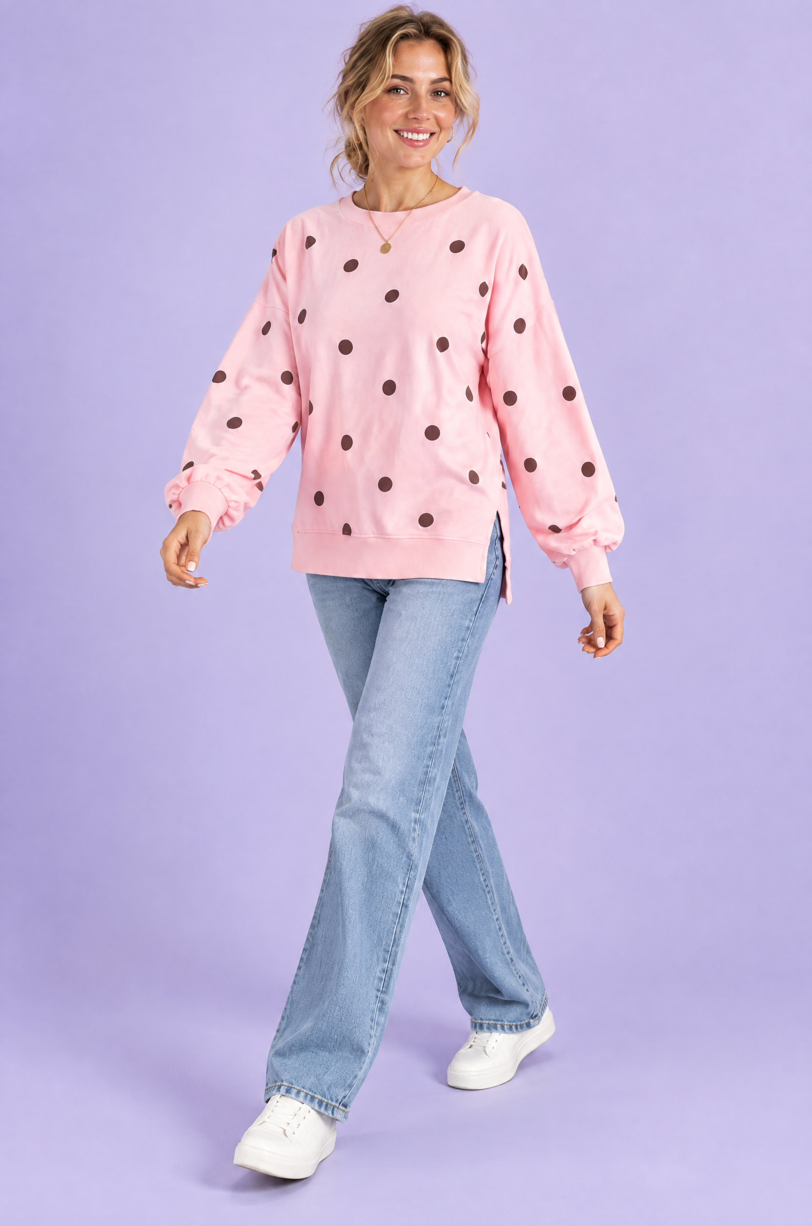 Sweat-shirt oversize rose à pois | Vue en mouvement | Lounelle Paris