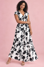 Robe longue blanche à fleurs et taille smockée | Porté sur une autre silhouette | Lounelle Paris