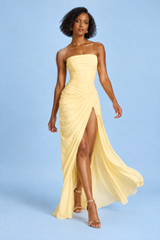 Robe longue jaune froncée sans bretelles | Vue en mouvement | Lounelle Paris
