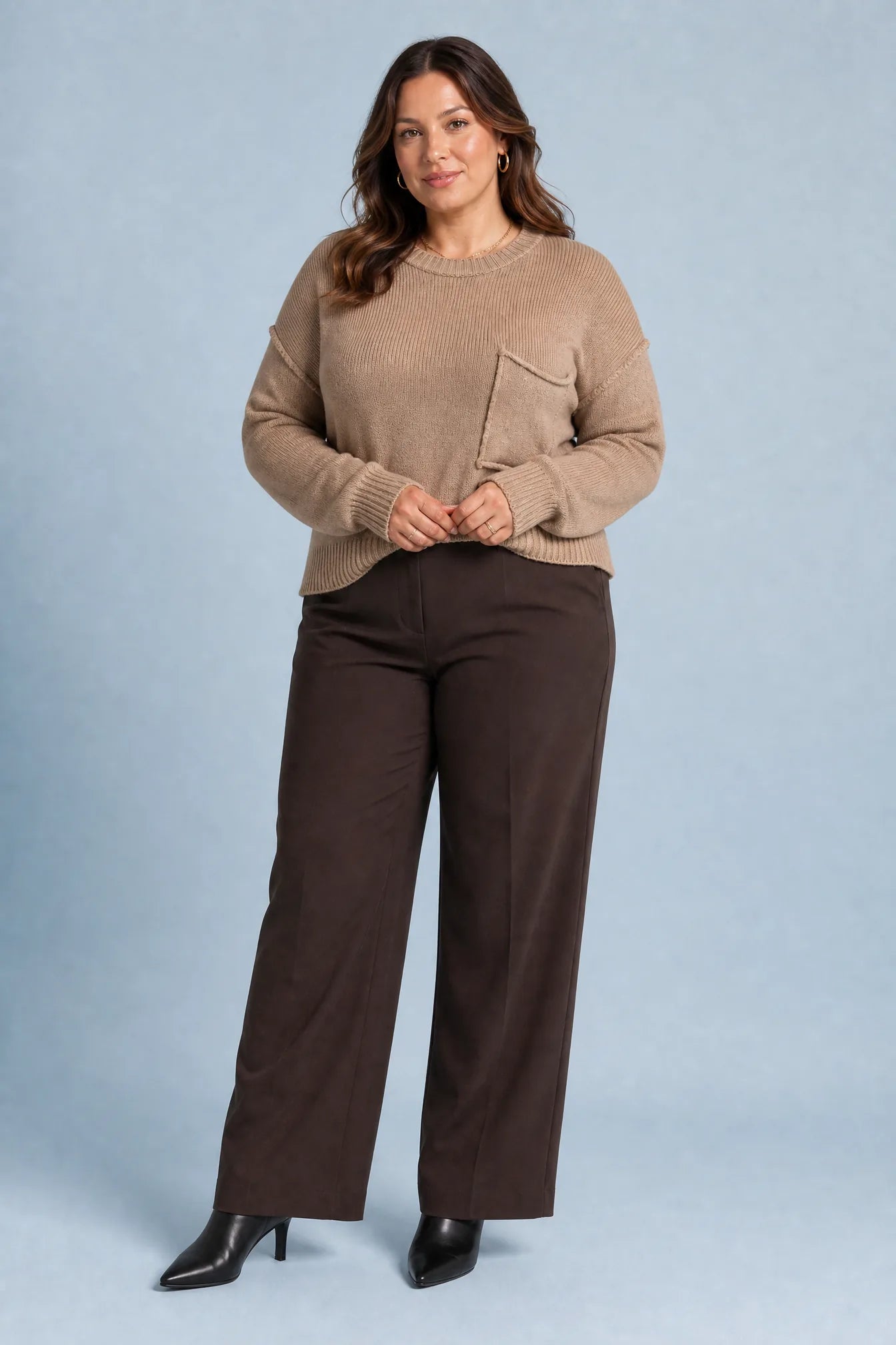 Pull ample à poche poitrine | Porté sur une silhouette plus ronde | Lounelle Paris