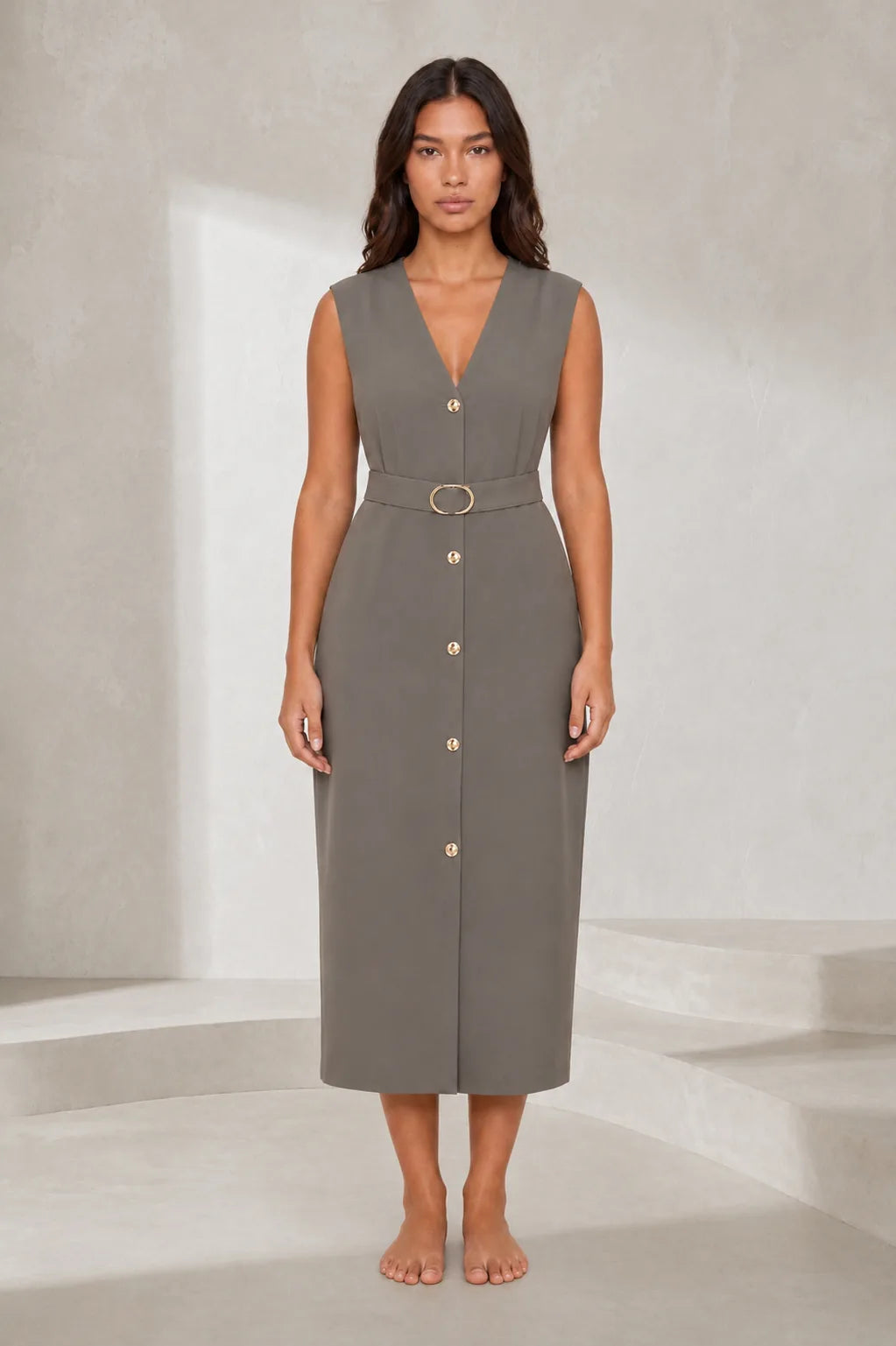 Robe noire col V ceinturée | Lounelle Paris