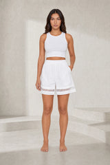 Short blanc brodé taille haute
