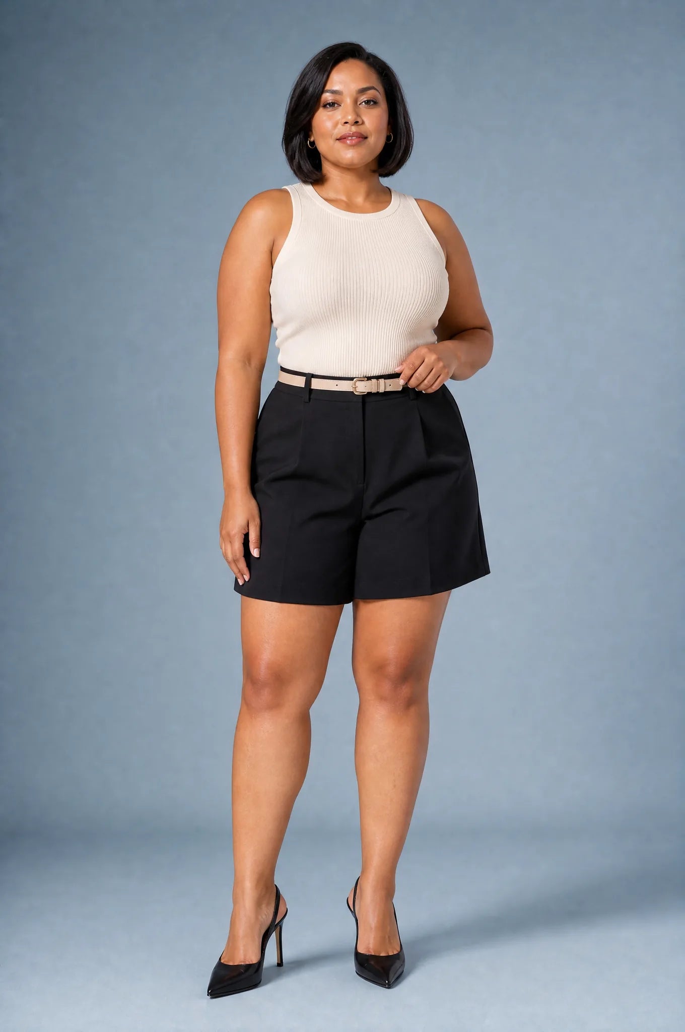 Short noir taille haute jambe large | Porté sur une silhouette plus ronde | Lounelle Paris